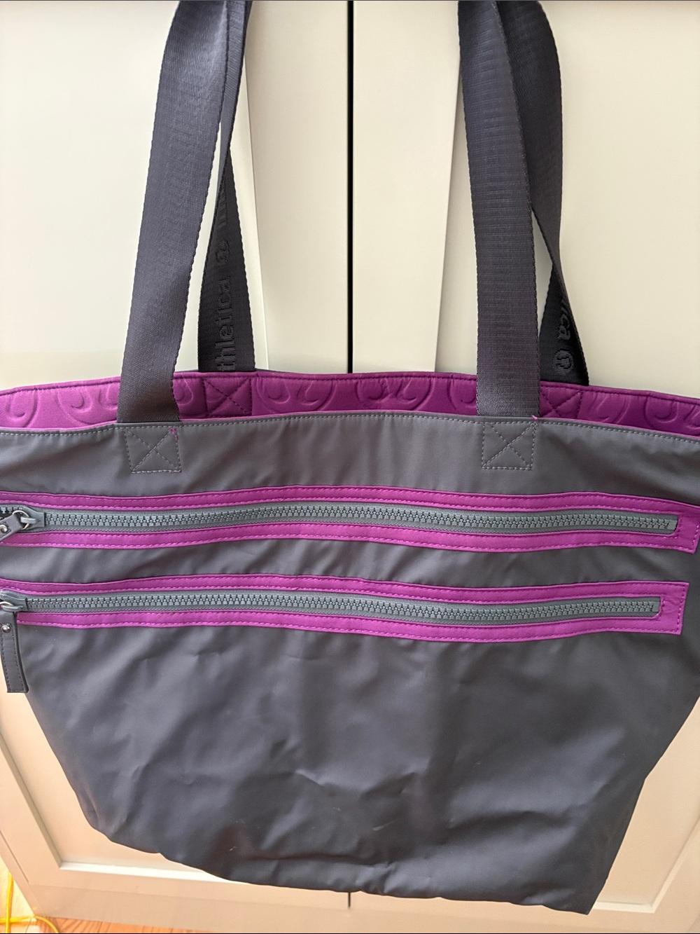 Lululemon Totally Totastic Reversible Tote. - Picture 4 of 4
